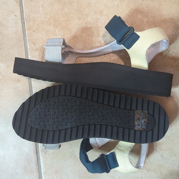 Flx sandals, never worn, - Picture 2 of 3